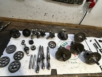 Prodám náhradní díly do převodovek z Moped aut - 2