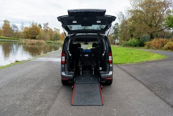Ford Tourneo Connect s úpravou pro vozíčkáře - 2