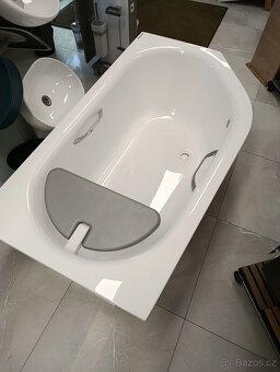 Pohodlná asymetrická vana 160 L - 2