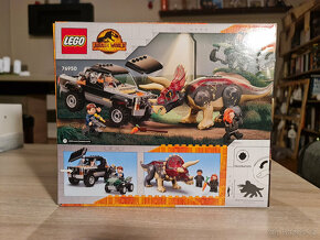 LEGO® Jurassic World 76950 Útok triceratopsu/balíkovna 30kc - 2