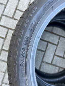 Pneu 225/45 R18 - 2