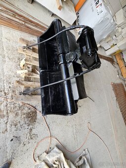 Svahovací lopata 140cm na JCB 3cx - 2