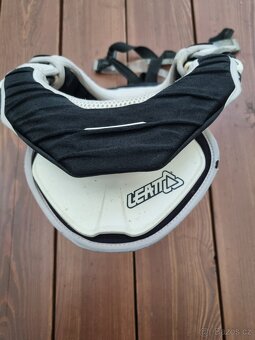 Krční chránič leath brace - 2