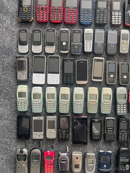 Retro telefony různých značek 73kusu - 2
