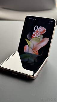 Samsung Galaxy Z Flip 4 5G (8GB/256GB) TOP stav, pink gold - 2