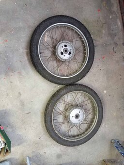 ráfky s pneu pionýr 550/555 +zadní světlo - 2