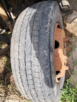 Pneu 215/75R 17,5 + disky - 2