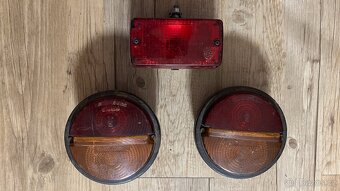 zadní světla asi Tatra V3S nebo Avia? - 2