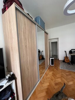 Šatní skříň zrcadlová - 2