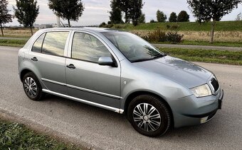 Škoda Fabia 1,4 MPI 50 kW stříbrno modrá, skvělý stav - 2