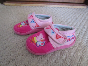 Pěkné růžové sametové botičky - bačkůrky, č. 31 a č. 27 - 2