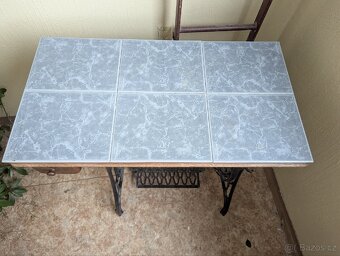 Stolek z šicího stroje - 2