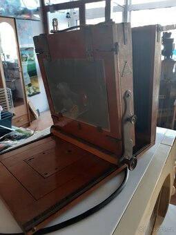 starý deskový fotoaparát - 2