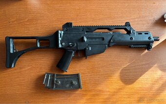 Airsoftová zbraň , komplet za 5,500kč. - 2