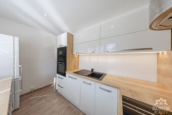Prodej bytu 3+1, 73 m², Uherské Hradiště – Náměstí Republiky - 2