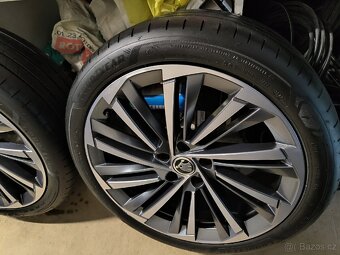 ALU kola Škoda Superb 3 5x112 r19 Originál, pneu ZÁNOVNÍ 99% - 2