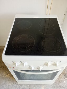 Elektrický sporák se sklokeramickou deskou,Zn.Gorenje - 2
