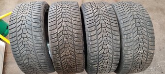 Zimní pneumatiky Hankook 245/45R18 100 V 7,00mm DOT 2022 - 2