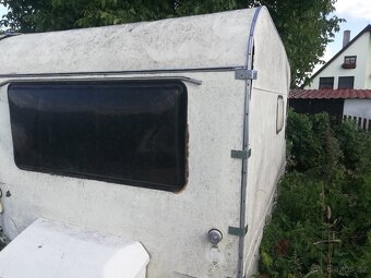 Obytný přívěs karavan - 2