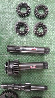 Čz 125 b, t díly motoru - 2