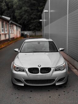 BMW E60 M5 V10 INDIVIDUAL - 2