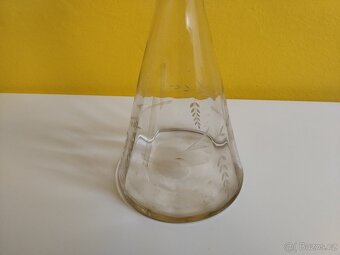 Stará skleněná karafa - 2