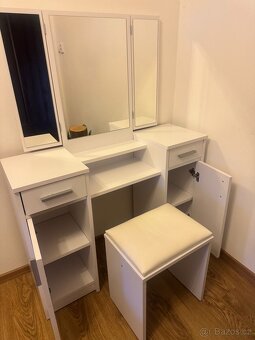 Toaletka se zrcadlem + taburet. - 2