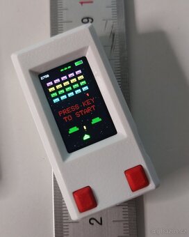 Nejmenší herní konzole Space Invaders - 2