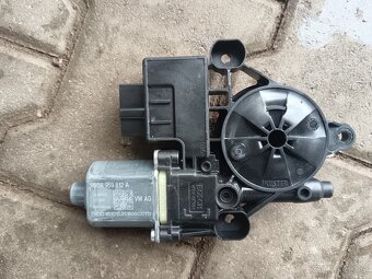 El.motorek do dveří škoda Octavia 3 - 2