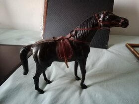 Kůň kožená dekorace starožitnost SLEVA 500 Kč - 2