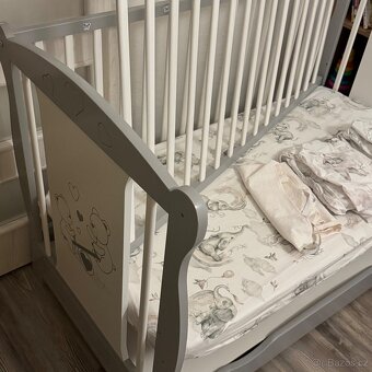 Dětská postýlka se vším příslušenstvím - 2