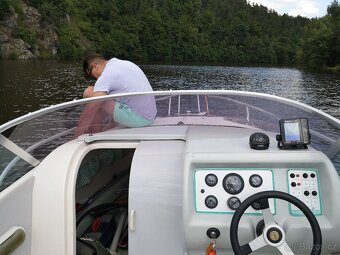 Kajutový motorový člun RIO 550 Cruiser + přepravník - 2