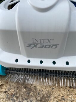 Bazénový vysavač Intex za 300 - 2