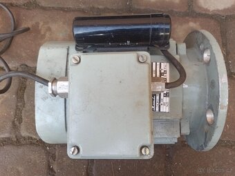 Prodám elektromotor 220V - 2