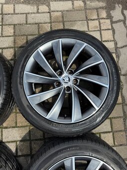 ORIGINÁL Alu Škoda PEGASUS R18, 5x112 - TOP STAV, LETNÍ - 2