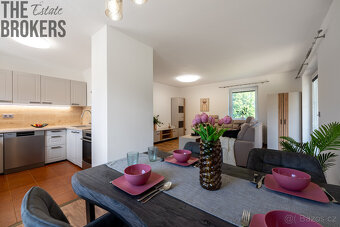 Prodej rodinného domu, užitná plocha 124 m², pozemek 1000 m, - 2