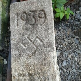 Žulový hraniční kámen, svastika,1939 Rarita - 2