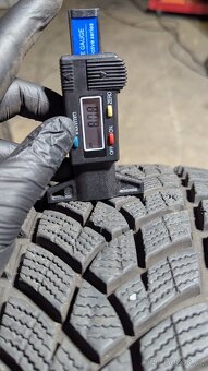 215/55 R17 98V Goodyear UltraGrip Performance ZIMNI - 2