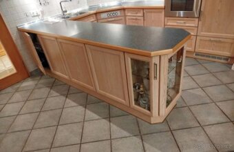 Velká kuchyňská linka z masivu s vestavěnými spotřebiči,5603 - 2