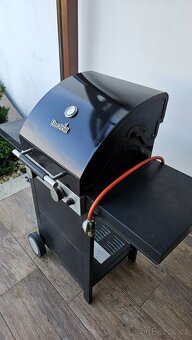 Plynový gril Char-broil - 2