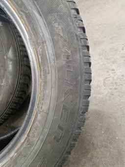 Prodám zimní pneu  Falken 215/65 R17 99H - 2