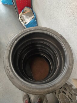 Zimní pneumatiky 225/40 r19 - 2