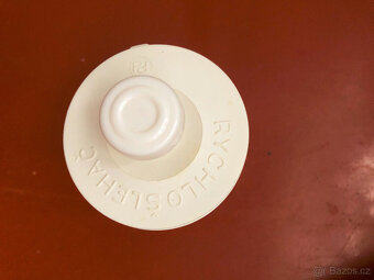 Starý rychlošlehač - a dřevěný váleček na těsto - 2