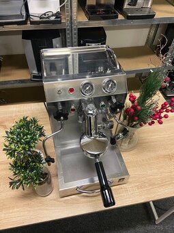 pákový kávovar s hlavou E61 - 2