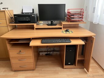 Pracovní stůl - 2