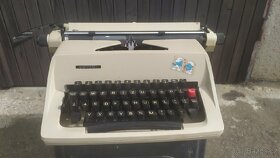Kufříkový psací stroj - 2