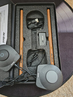 Kompaktní „neviditelné“ bicí AeroBand PocketDrum 2 PLUS - 2