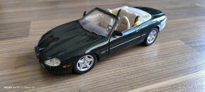 Jaguar XK8 1:18 Maisto - 2