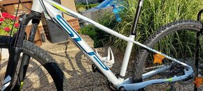 Superior Racer XC 27 DB Gloss White/Blue/Neon Yellow 2021
- 2