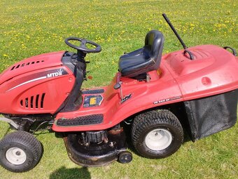 Zahradní traktor MTD - 2